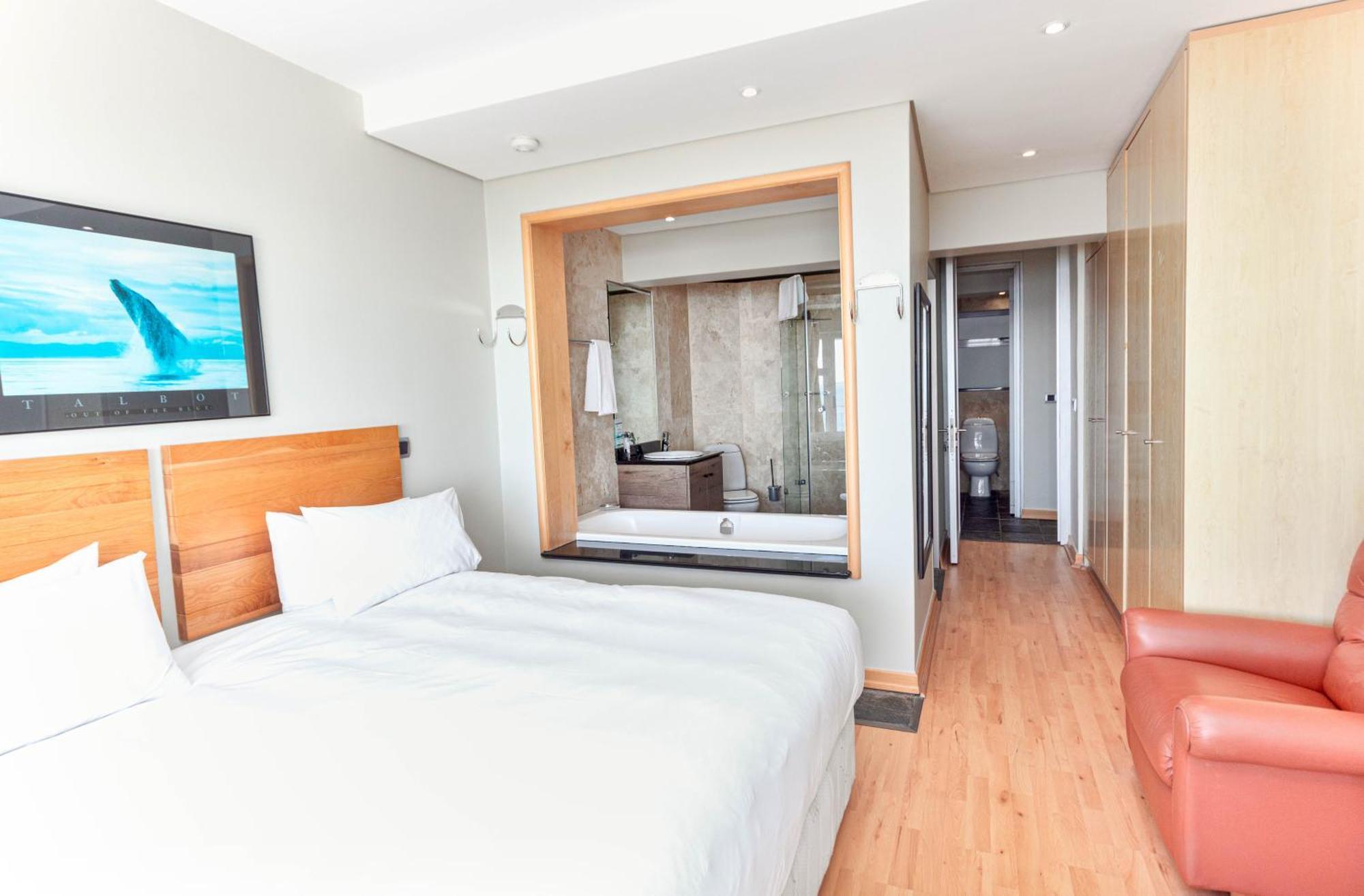 Mouille Point Apartments Кейптаун Номер фото